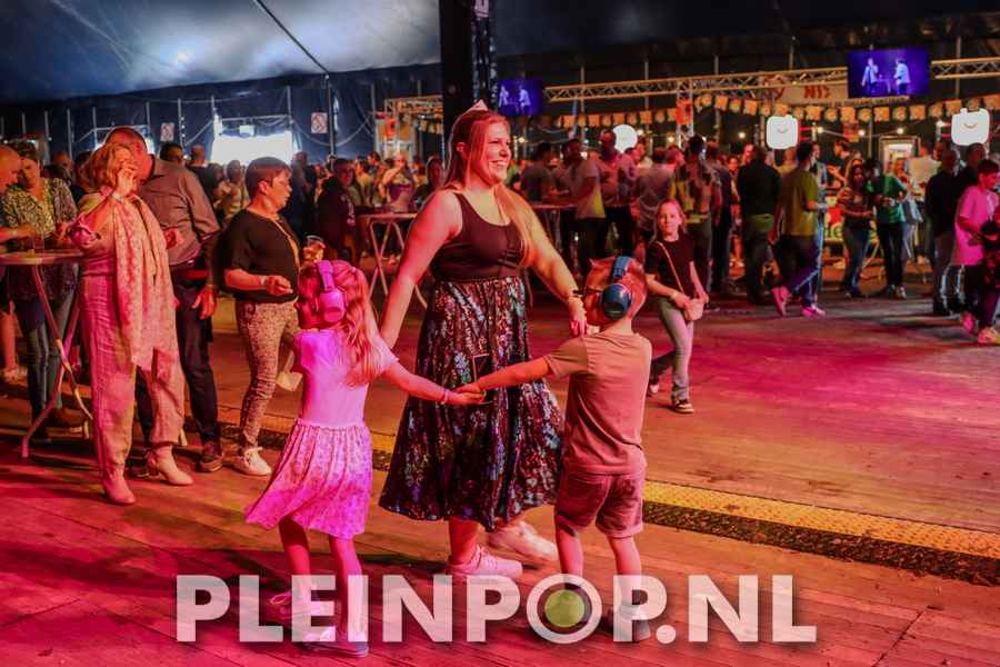 Publiek    Bezoekers (50)